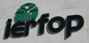 Logo Ierfop in facciata principale della sede di Cagliari.